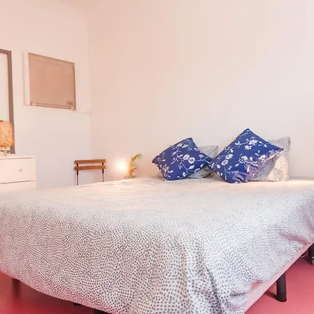 Hospedium Republica Surf House - Coxos Beach, Hostel Ericeira