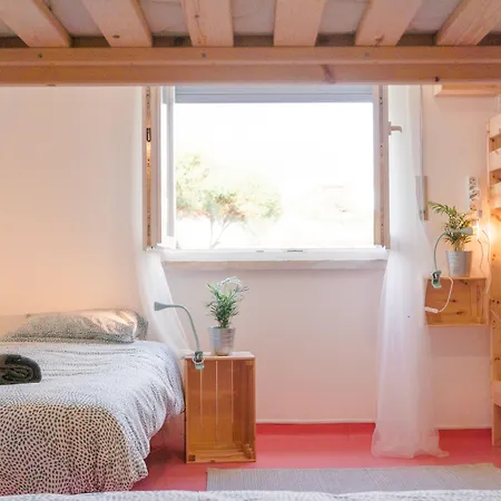 Hospedium Republica Surf House - Coxos Beach, Hostel Ericeira