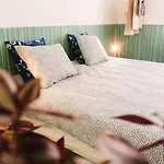 Hospedium Republica Surf House - Coxos Beach, *