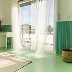 Hospedium Republica Surf House - Coxos Beach, Ericeira * 埃里塞拉
