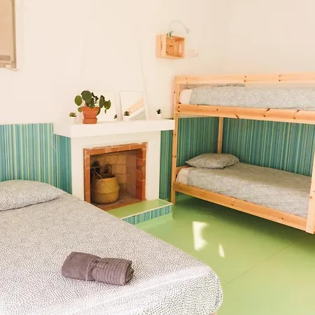 Hospedium Republica Surf House * إيريسييرا