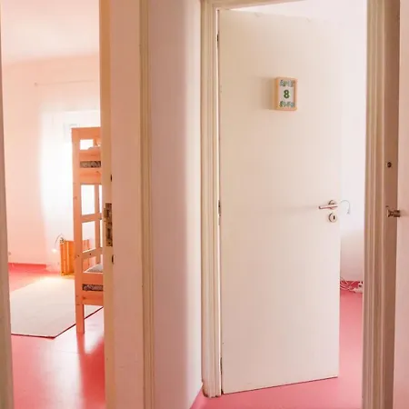 Hospedium Republica Surf House * Эрисейра