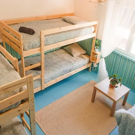 Hospedium Republica Surf House Хостел Эрисейра