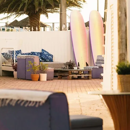 Hospedium Republica Surf House Эрисейра