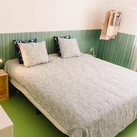 Hospedium Republica Surf House * Эрисейра