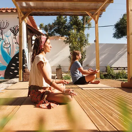 Hospedium Republica Surf House - Coxos Beach,