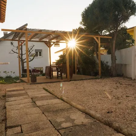 Hospedium Republica Surf House * Эрисейра