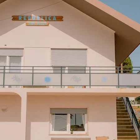 Hospedium Republica Surf House - Coxos Beach, Hostel *
