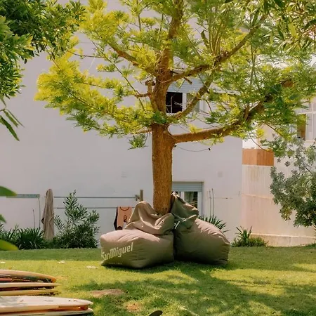 Hospedium Republica Surf House - Coxos Beach, Hostel Ericeira