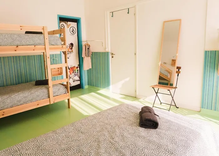 Republica Surf House - Coxos Beach, Ericeira إيريسييرا