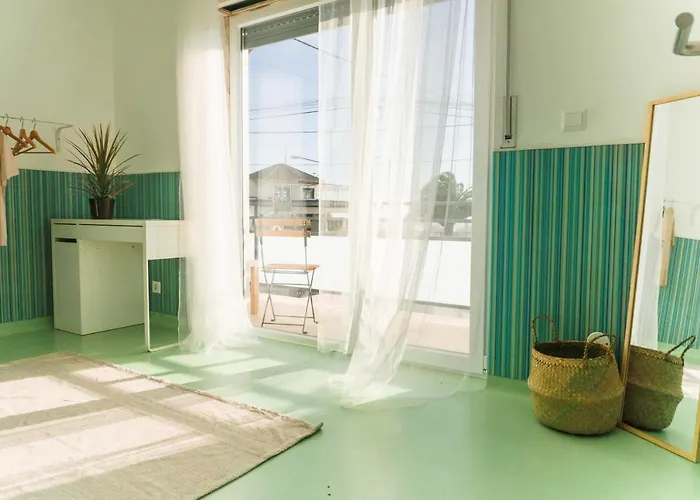 Republica Surf House - Coxos Beach, Ericeira *
