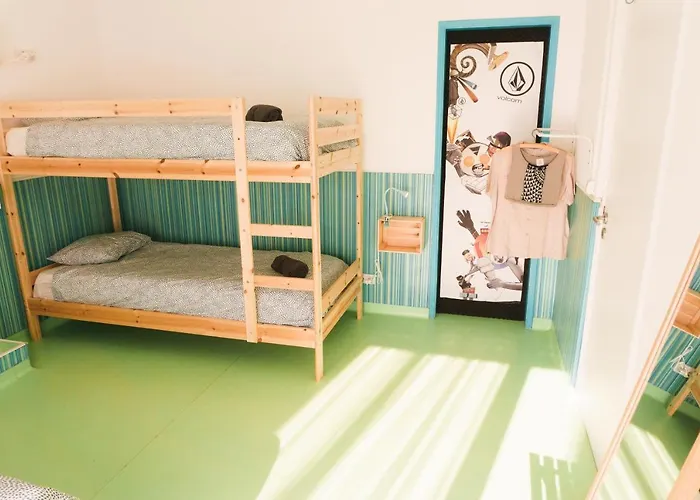 Republica Surf House - Coxos Beach, Ericeira بيت شباب إيريسييرا