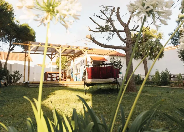 Republica Surf House - Coxos Beach, Ericeira إيريسييرا
