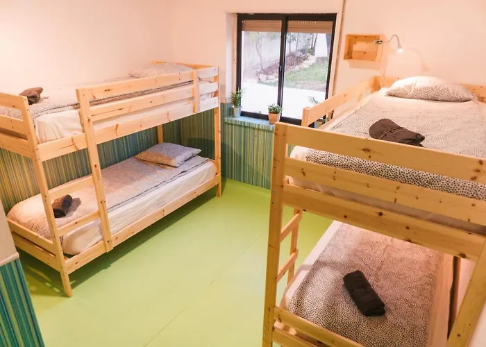 Republica Surf House - Coxos Beach, Ericeira إيريسييرا