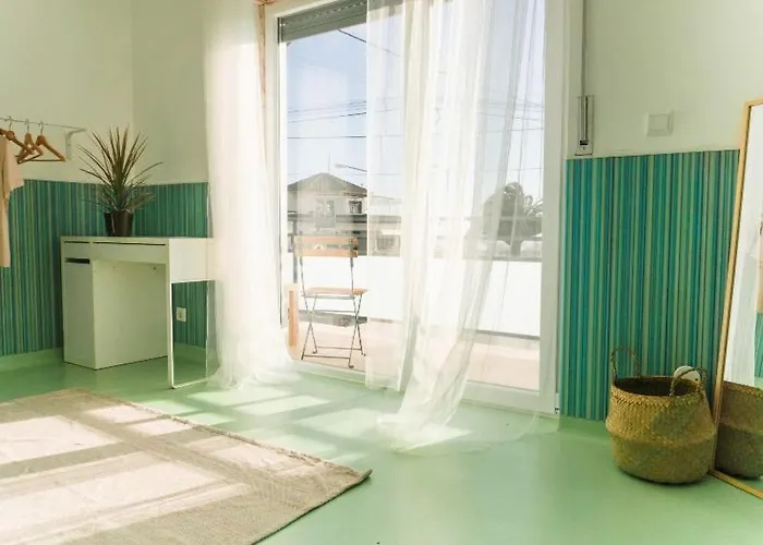 Republica Surf House - Coxos Beach, Ericeira بيت شباب