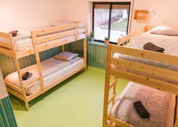 Republica Surf House - Coxos Beach, Ericeira إيريسييرا