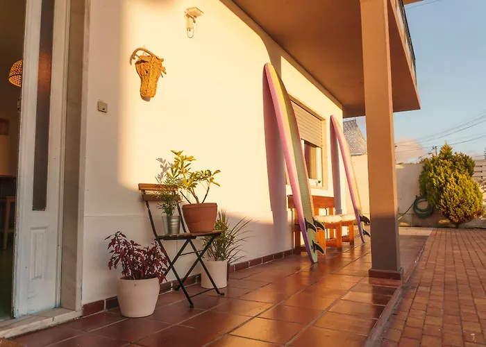 Republica Surf House - Coxos Beach, Ericeira إيريسييرا