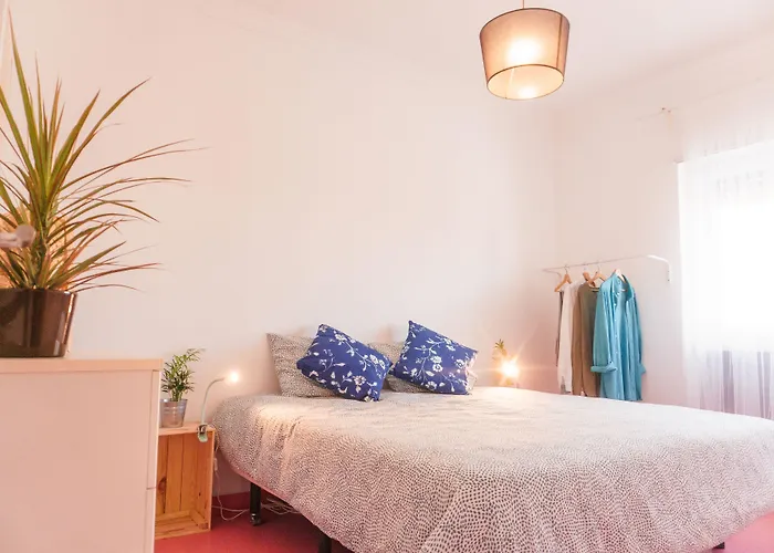 Republica Surf House - Coxos Beach, Ericeira بيت شباب إيريسييرا